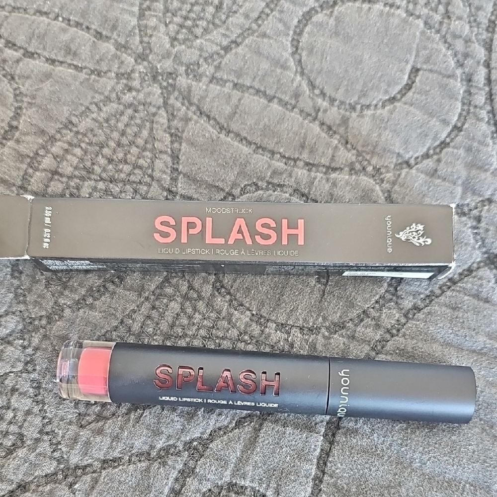 Younique Moodstruck Splash Liquid Lipstick - Bold Red